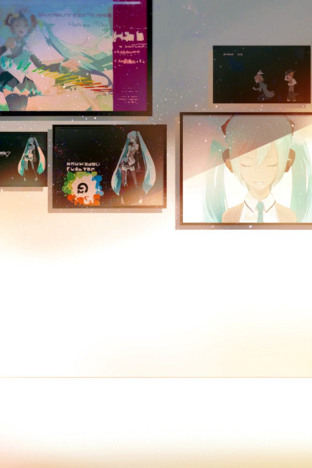 Девушка аниме в картинной галерее