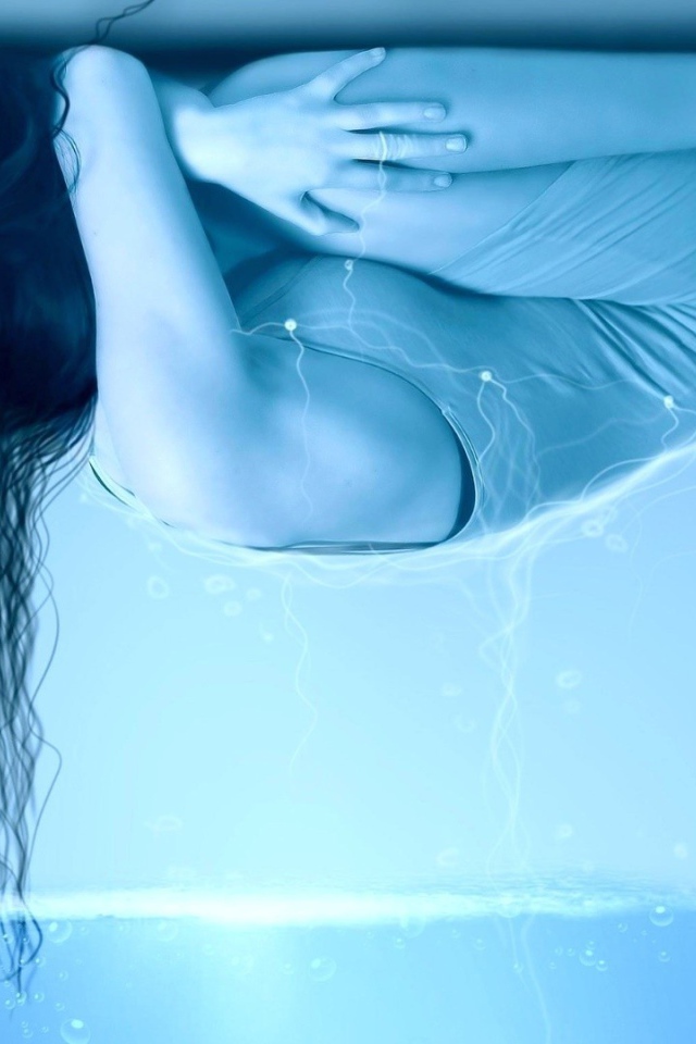 Девушка аниме спит на потолке