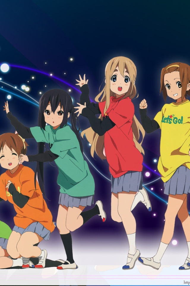 Девушки выступают на сцене в аниме