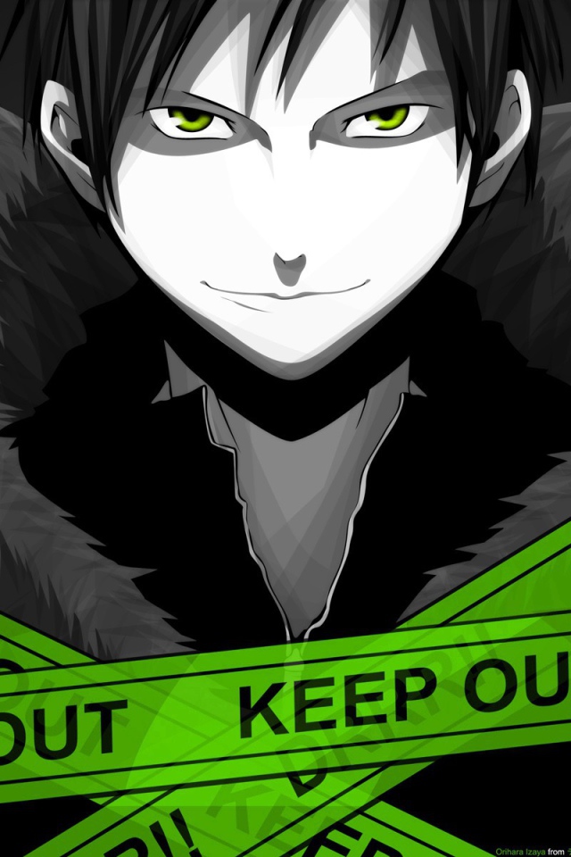 Герой аниме Дюрарара!! позади полицейских ленточек