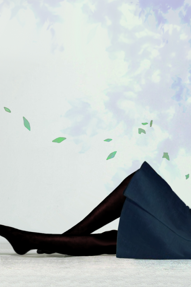 Рыжая девушка села на пол отдохнуть, аниме Ночь прибытия