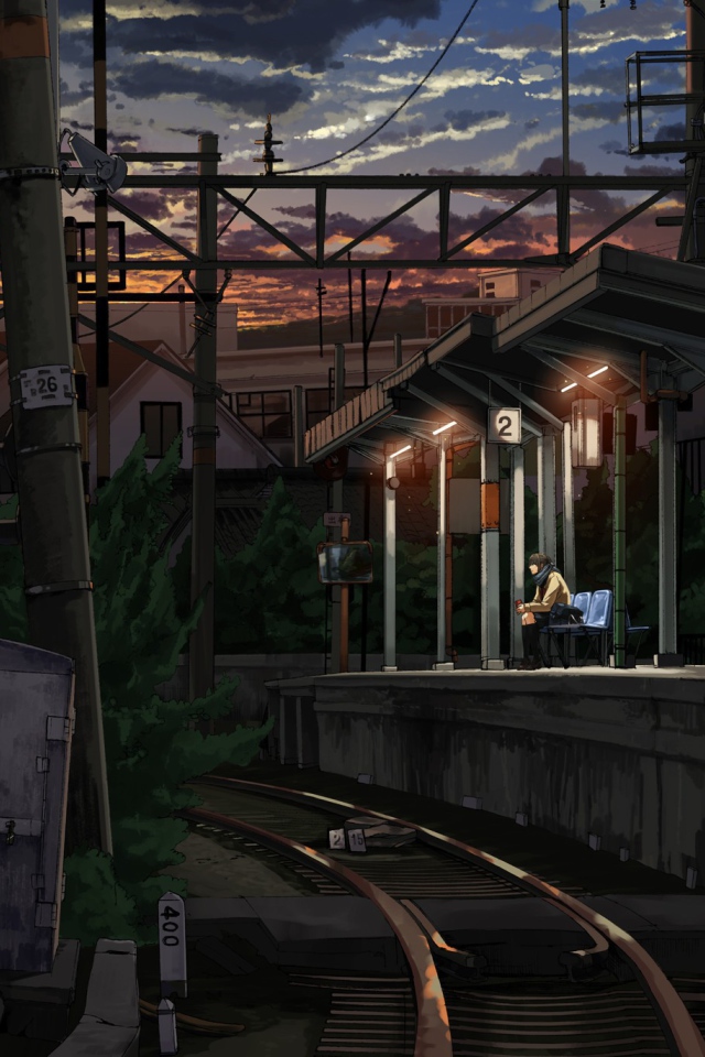 Одинокий парень на железнодорожной станции