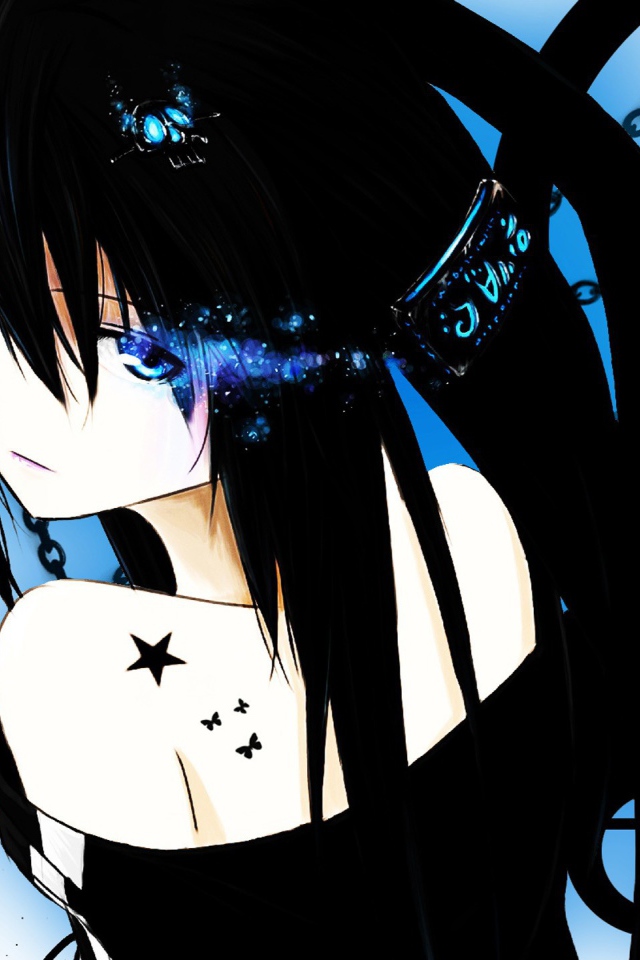 Черноволосая аниме девушка в цепях