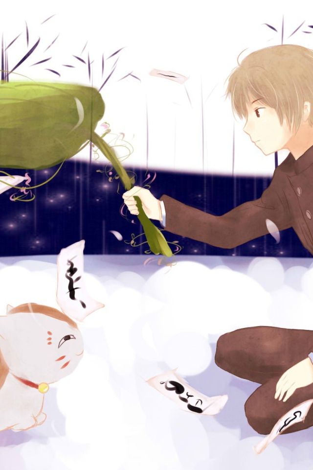 Парень играет с котом