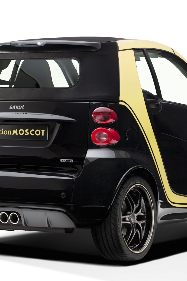 Небольшой автомобиль Smart ForTwo