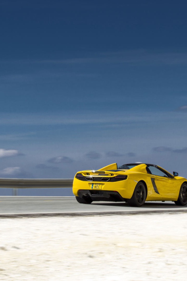 Яркий желтый McLaren