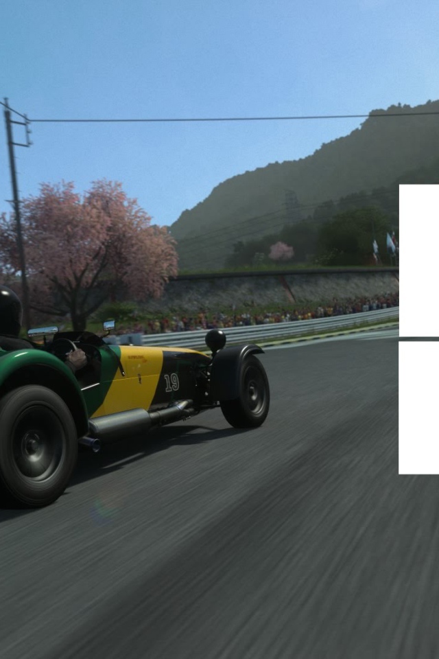 Автомобиль Caterham на гоночном треке