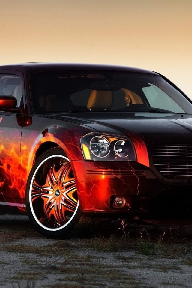 Огненная аппликация на автомобиле