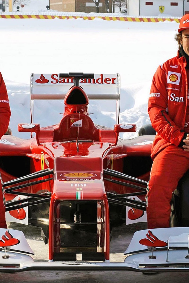 Гонщики Формулы 1 со своим автомобилем