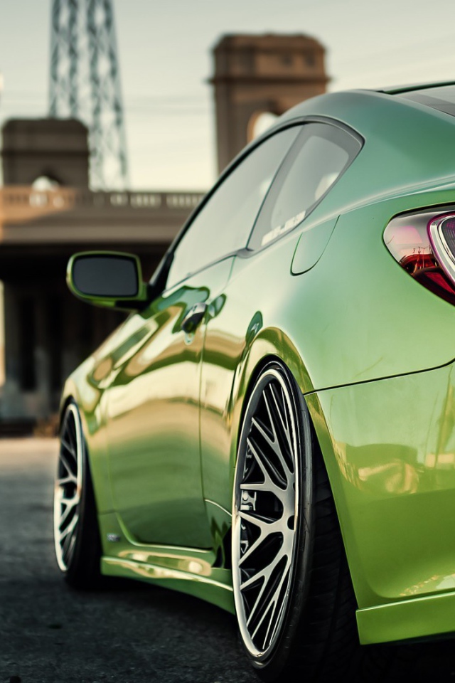 Нежно зеленый спортивный автомобиль