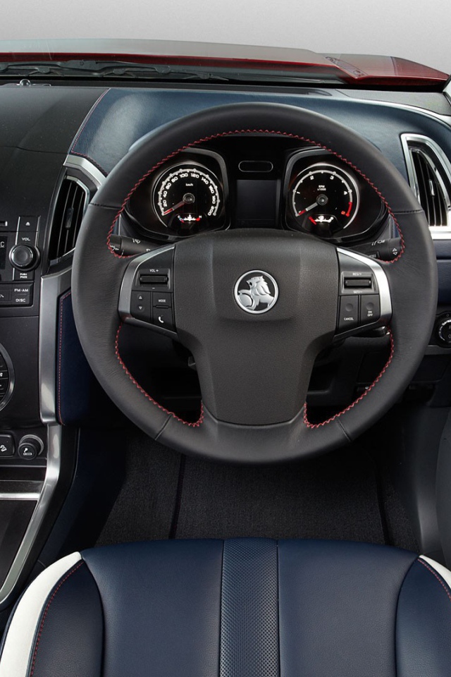 Интерьер автомобиля Holden Colorado