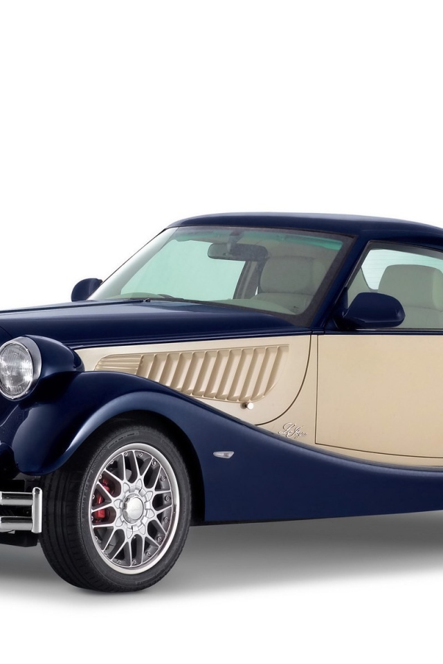 Аккуратный старый автомобиль