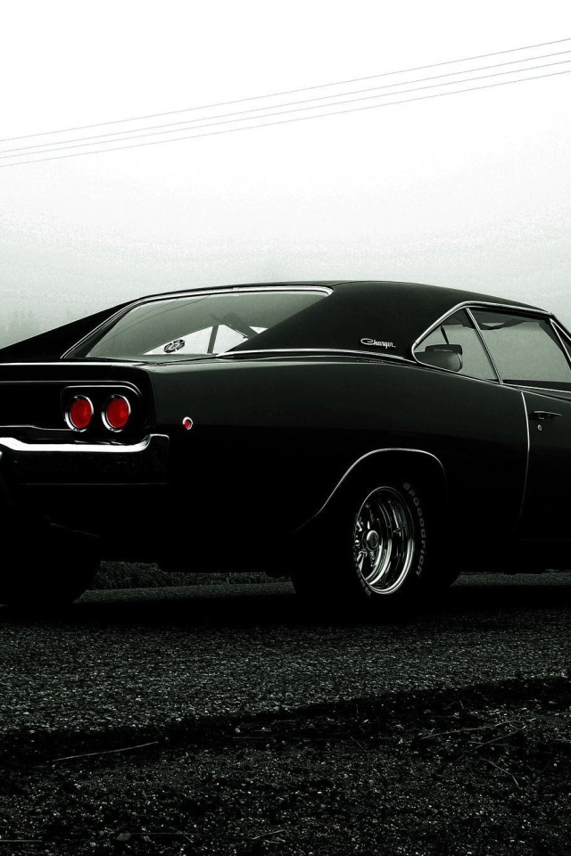 Мощный черный Dodge Charger