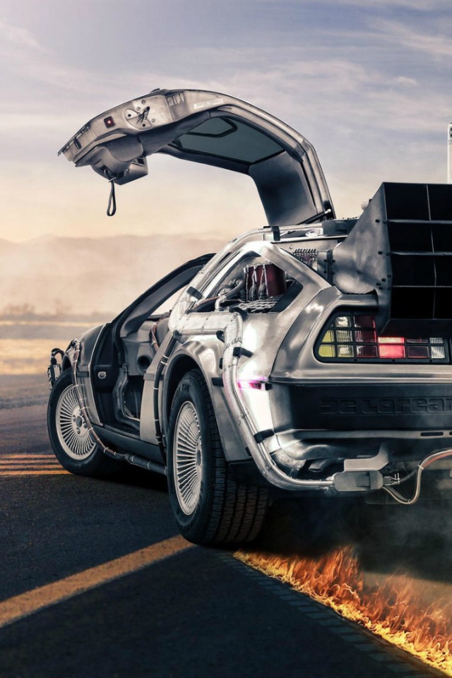 Мощный автомобиль DeLorean DMC-12