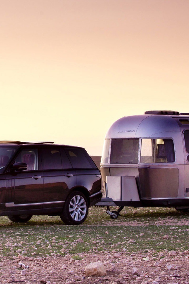 Рендж Ровер с жилым прицепом