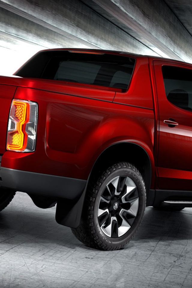 Красный пикап Holden Colorado