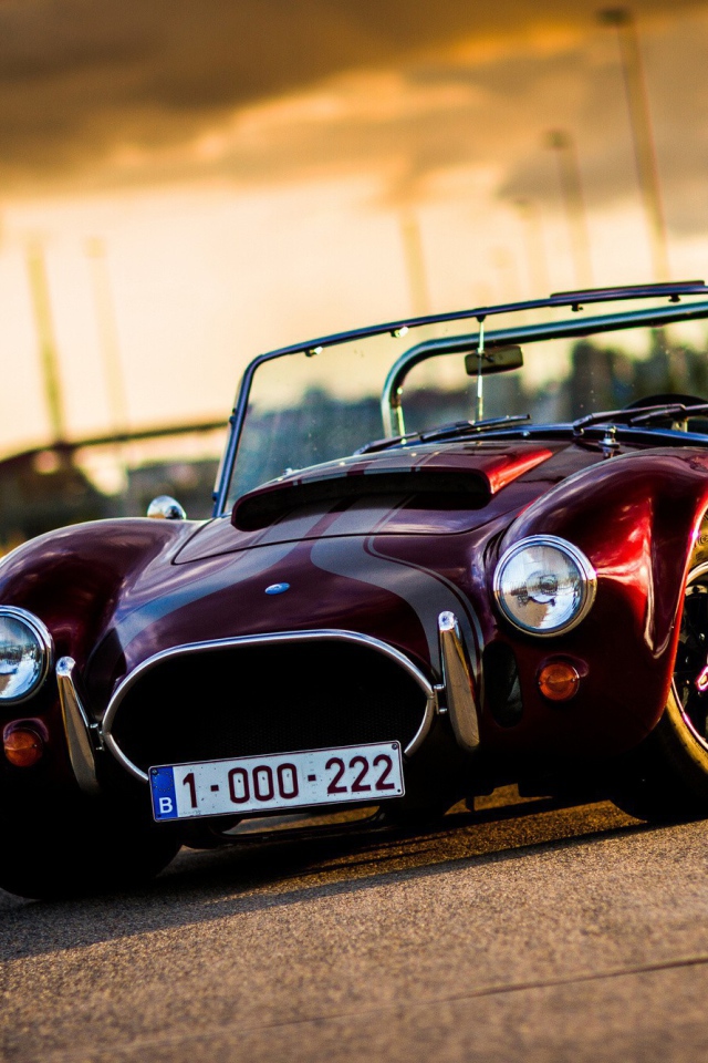 Красный ретро автомобиль Шелби