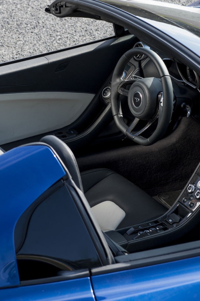 Салон кабриолета McLaren