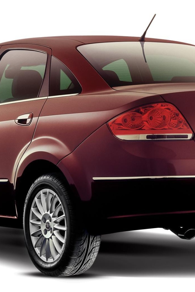 Новый автомобиль Fiat Linea, темно коричневый цвет