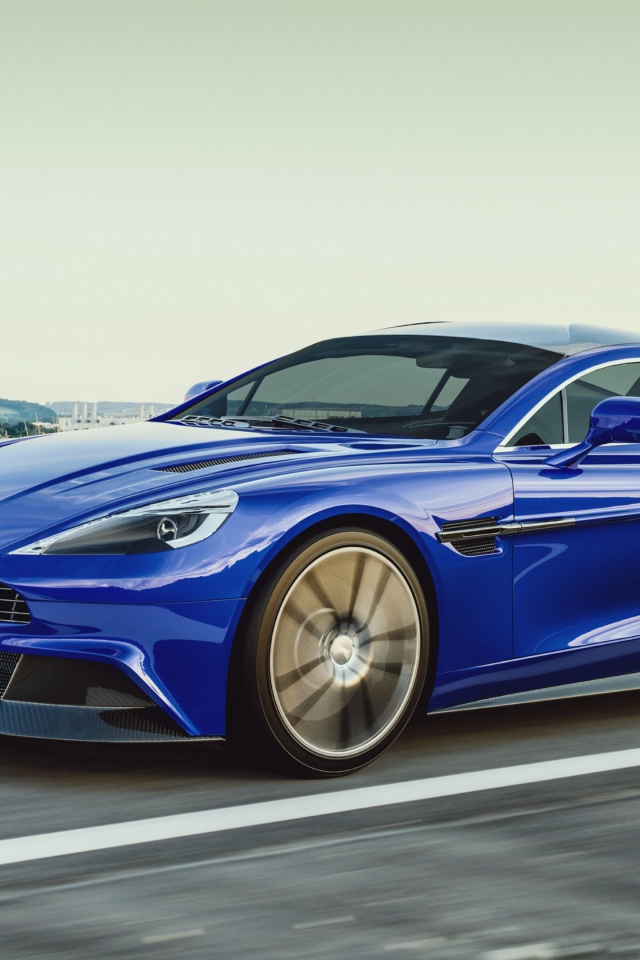 Синий спортивный автомобиль Aston Martin