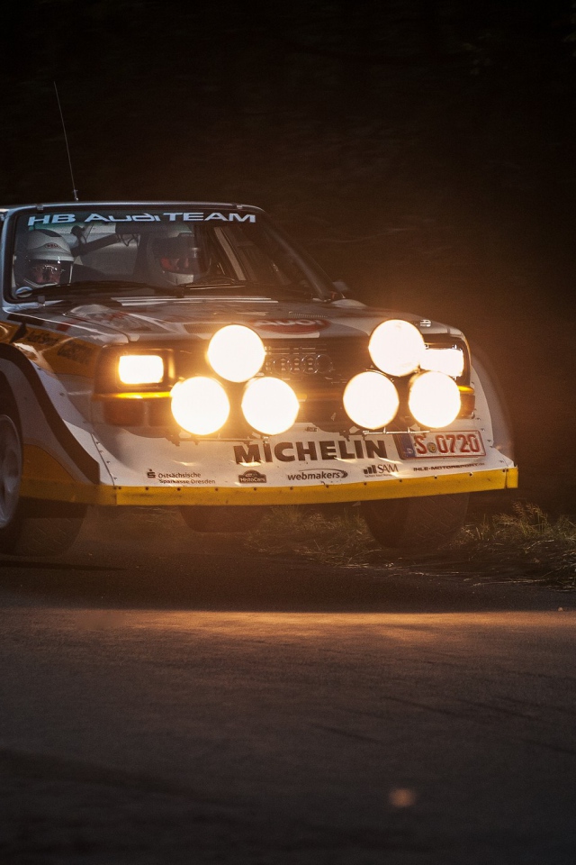 Яркие фары Audi Sport Quattro S1