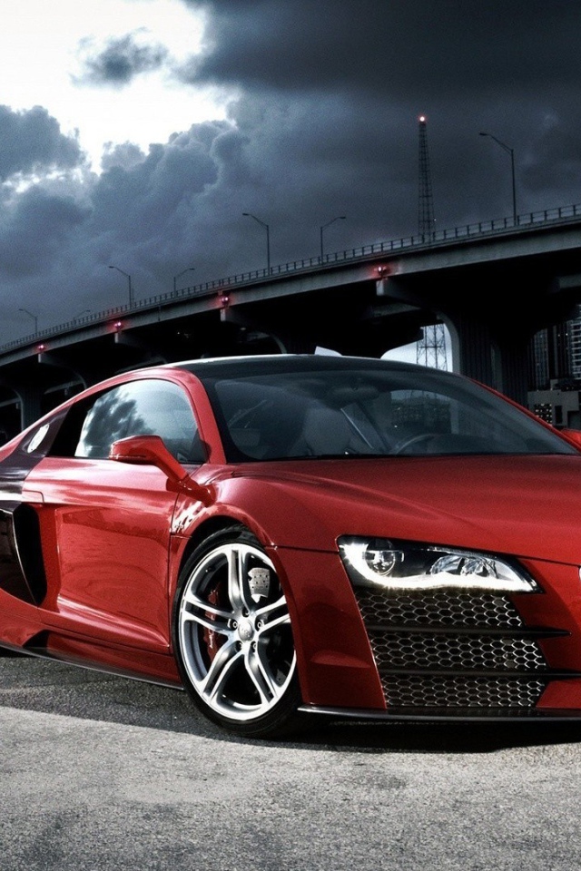 Спортивный красный Audi R10