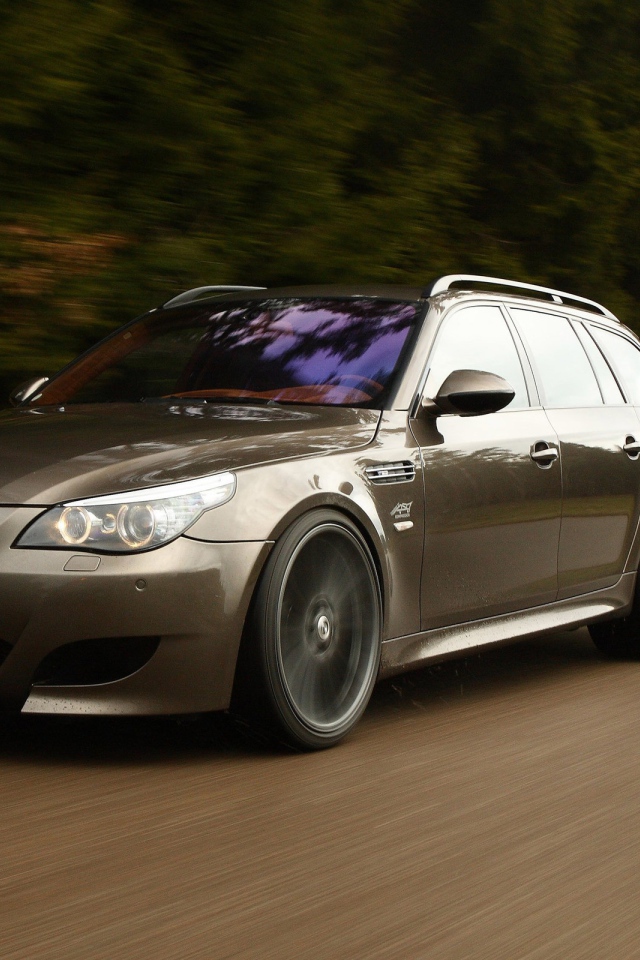 Быстрый автомобиль BMW e61