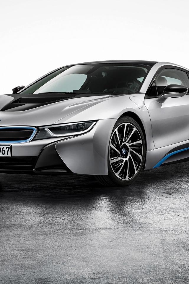 Серый автомобиль BMW i8