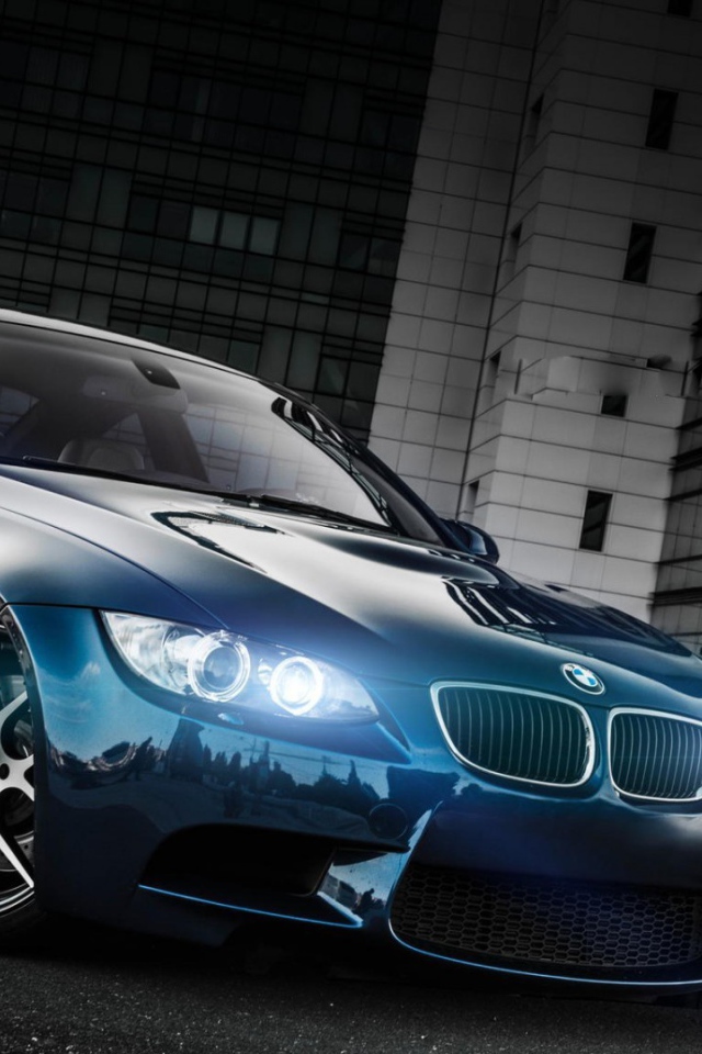 Неоновые фары автомобиля БМВ