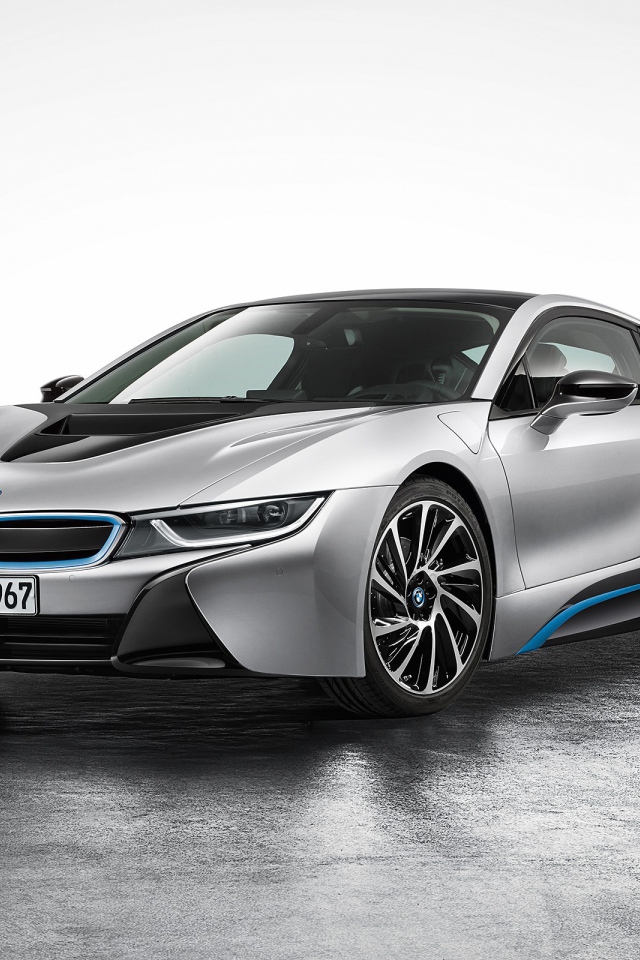 Новый серебристый BMW i8