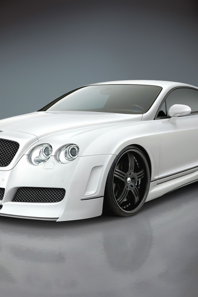 Дорогой белый автомобиль Бентли