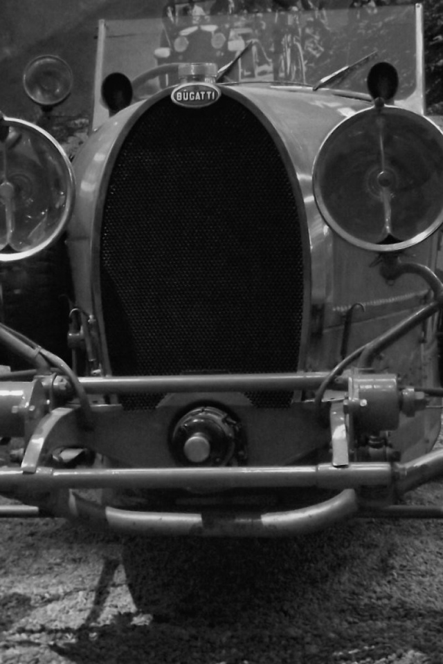 Старинный автомобиль Bugatti
