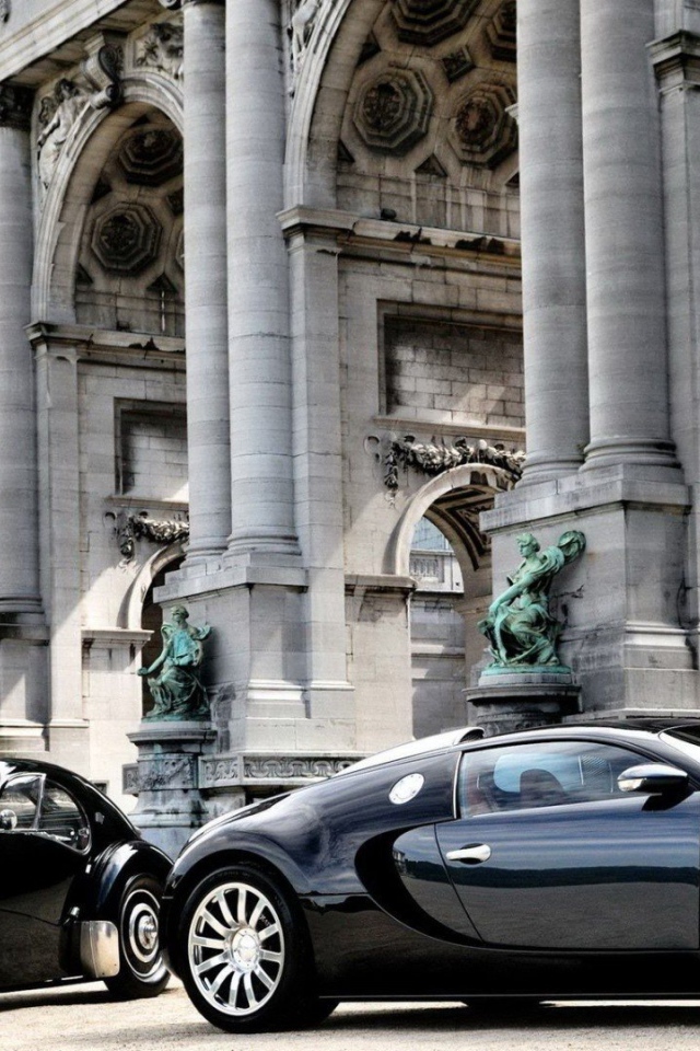 Два поколения авто Bugatti