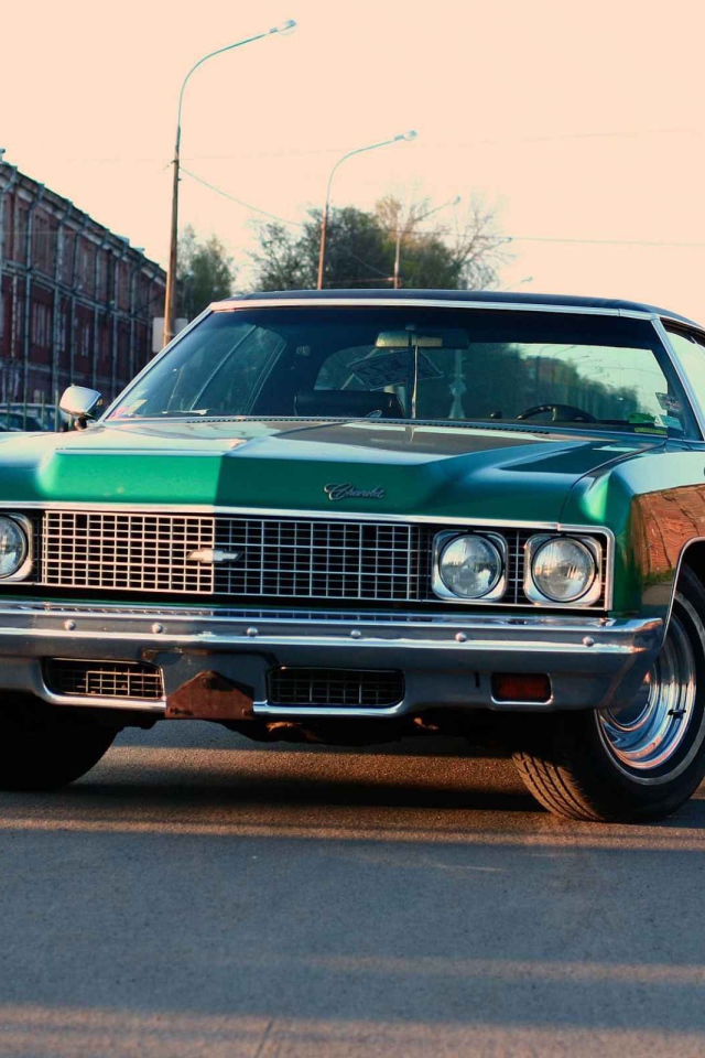 Зеленый ретро автомобиль Chevy