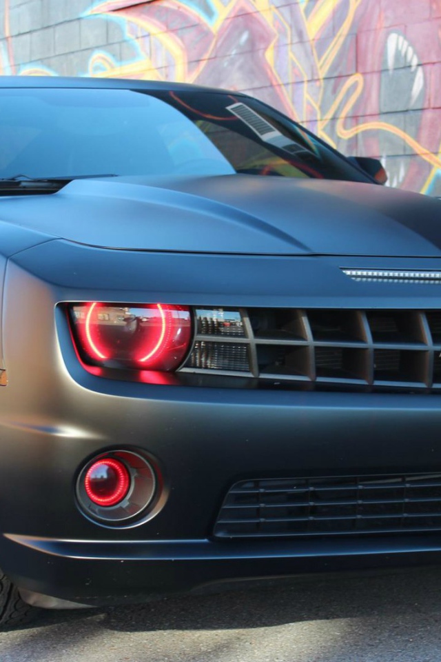 Красивый автомобиль Chevrolet Camaro SS