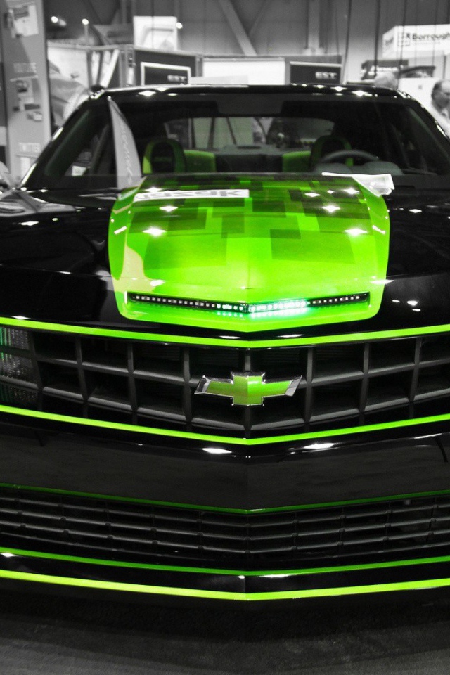 Черно зеленый Chevrolet Camaro