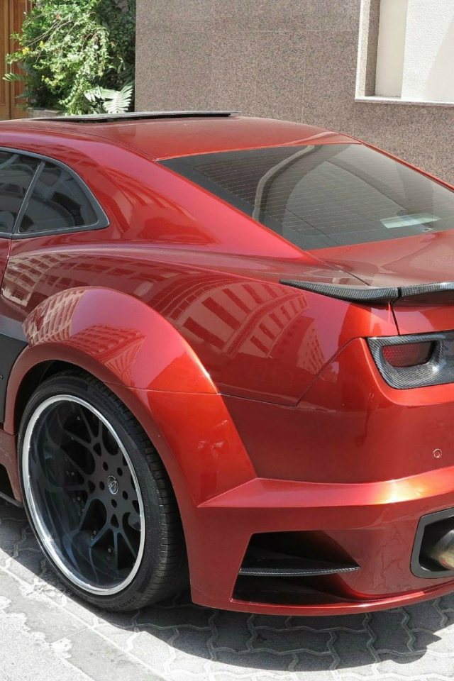 Красный Chevrolet Camaro Guyver