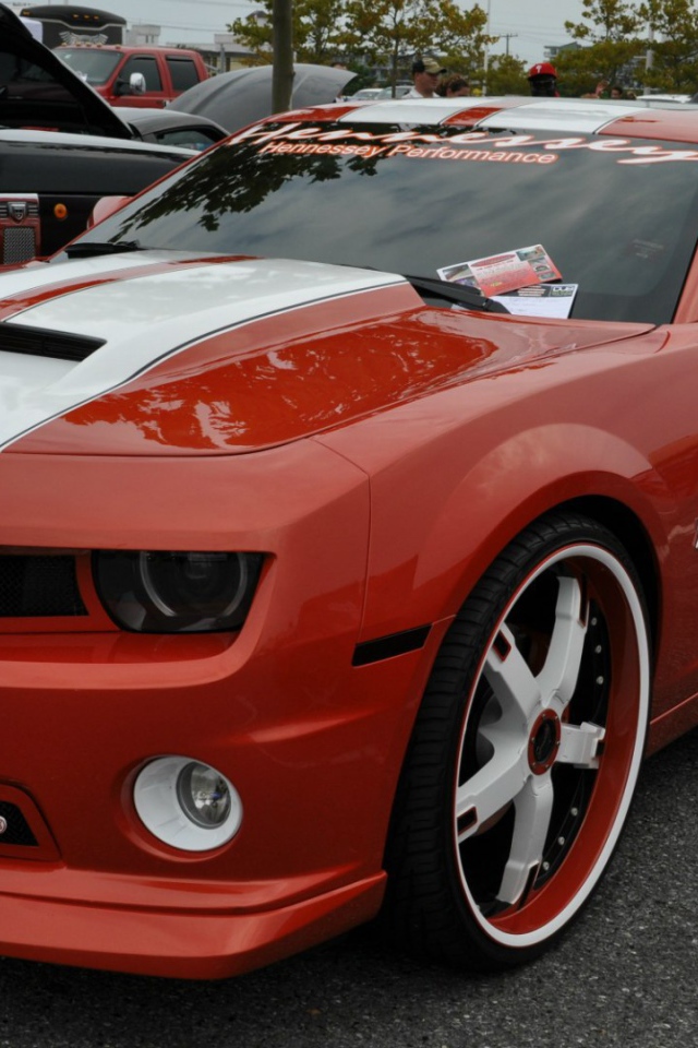 Красный Chevrolet Camaro Z28