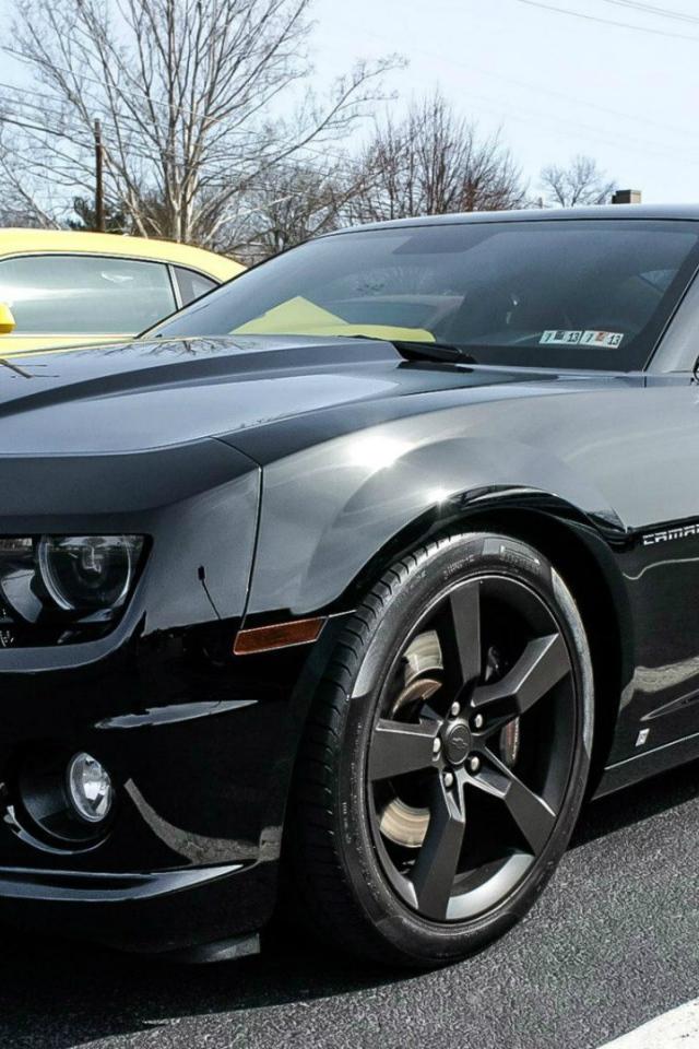 Поражающий черный Chevrolet Camaro SS