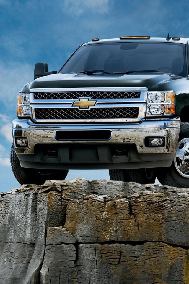 Пикап Шевроле на скале