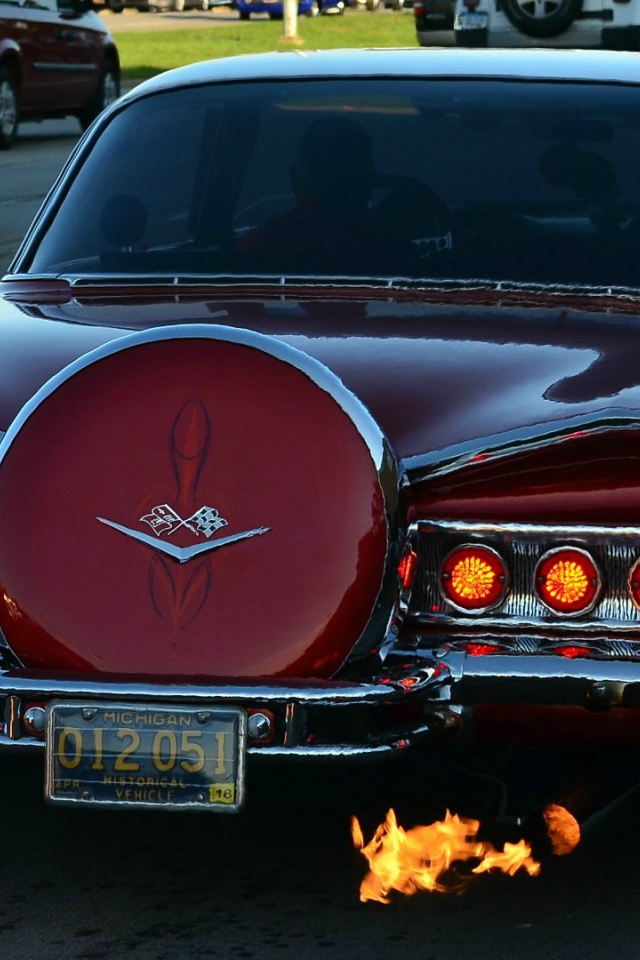 Пламенный Chevrolet Impala