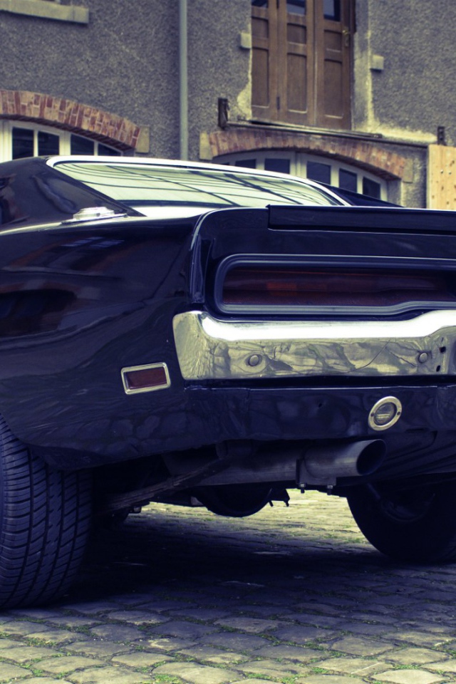 Черный автомобиль Dodge Charger RT