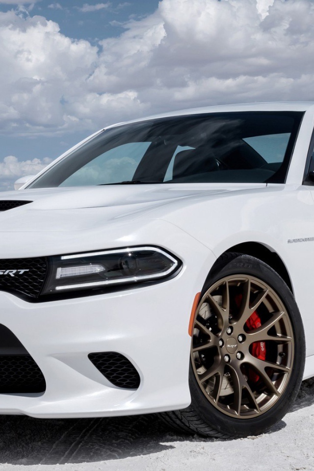 Современный автомобиль Dodge Charger SRT