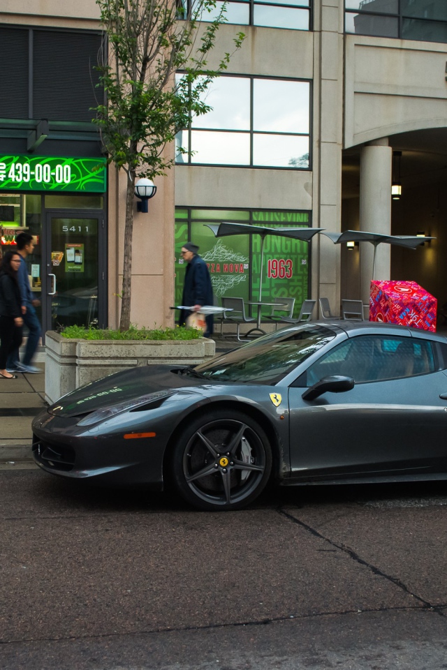 Серый Ferrari 458 italia в Торонто
