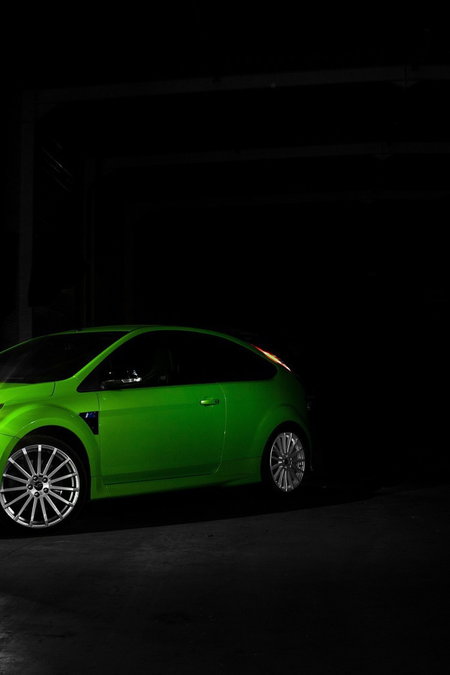 Зеленый Ford во мраке