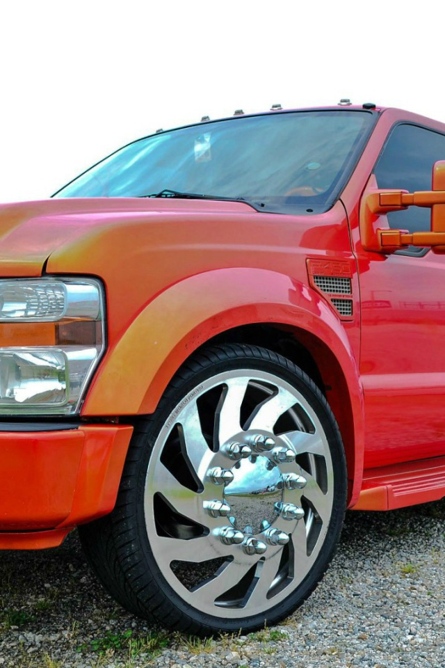 Мощный красный Ford F-350