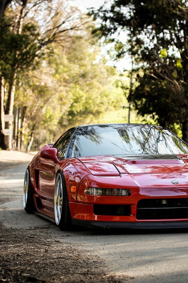 Блестящая красная Хонда Acura NSX