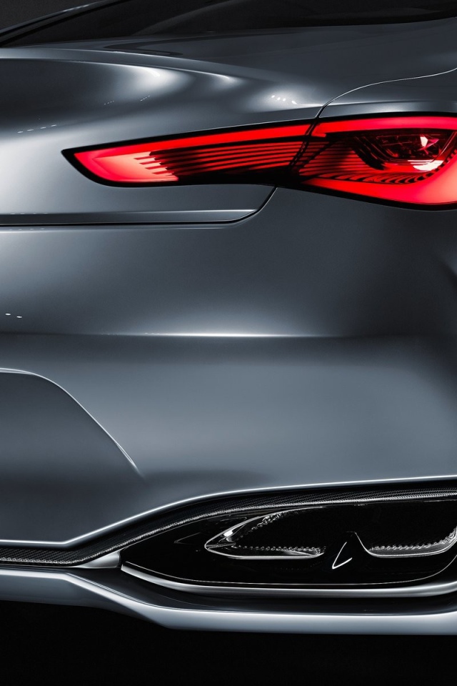 Вид сзади на новый Infiniti