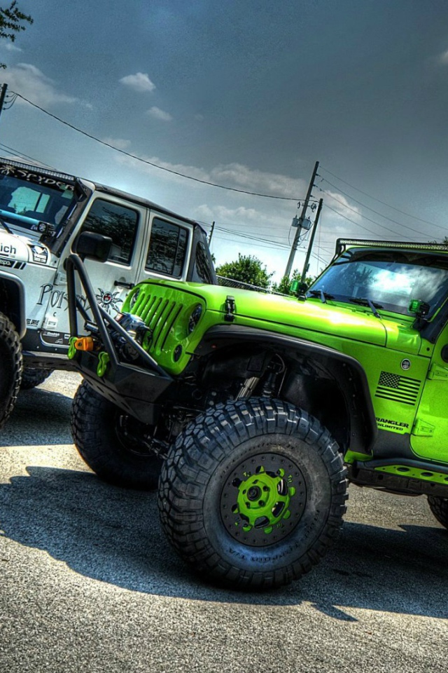 Два автомобиля Jeep Wrangler