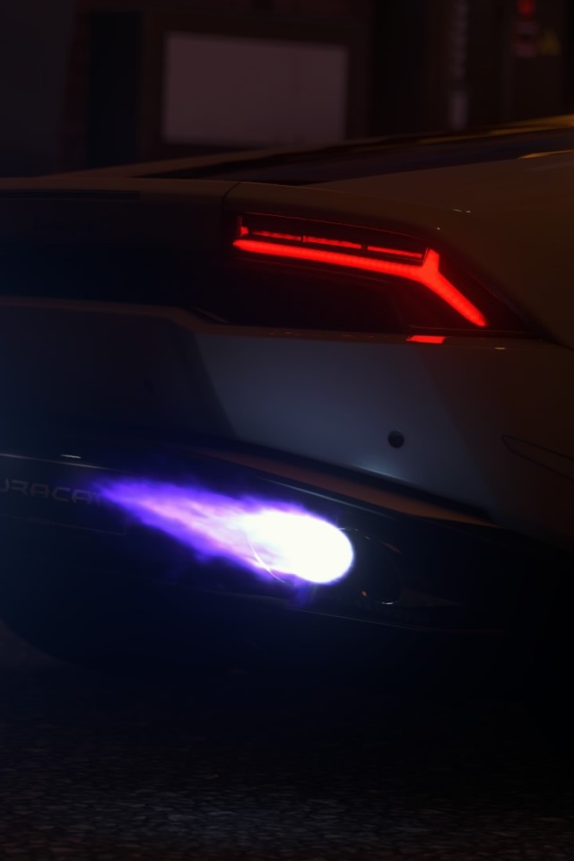 Голубые огоньки выхлопа Ламборгини